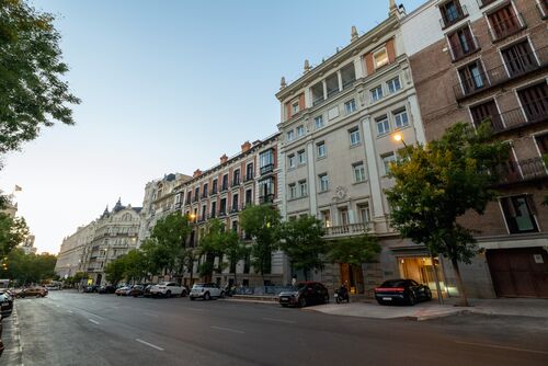 Außenansicht des Gebäudes Montalban 11 in Madrid