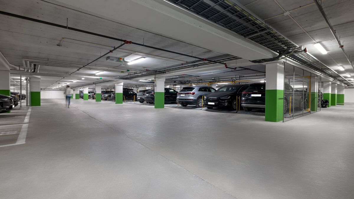 Die Anordnung der Garage wird verdeutlicht. In der Mitte erkennt man das Parksystem.