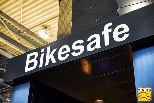 Foto des Einfahrtsbereich des Fahrradparksystems