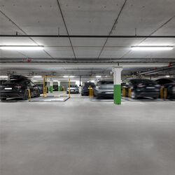 Die Parkplatten 601 werden von hinten dargestellt