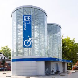 Vue latérale d'un système de stationnement automatique pour vélos