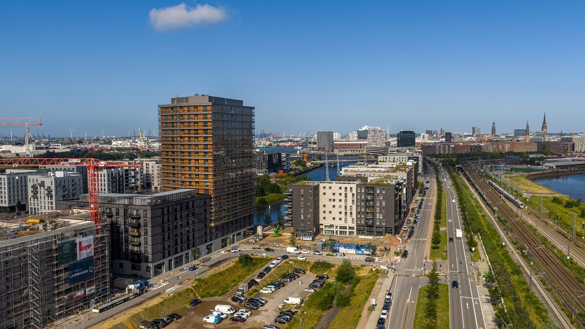 Außenansicht der Hochhauses Roots in der Hafencity bei Tageslicht