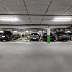 Die Parkplatten 601 werden von hinten dargestellt