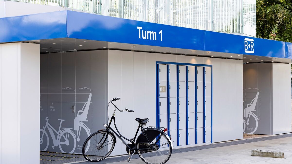 Vue latérale d'un système de stationnement automatique pour vélos