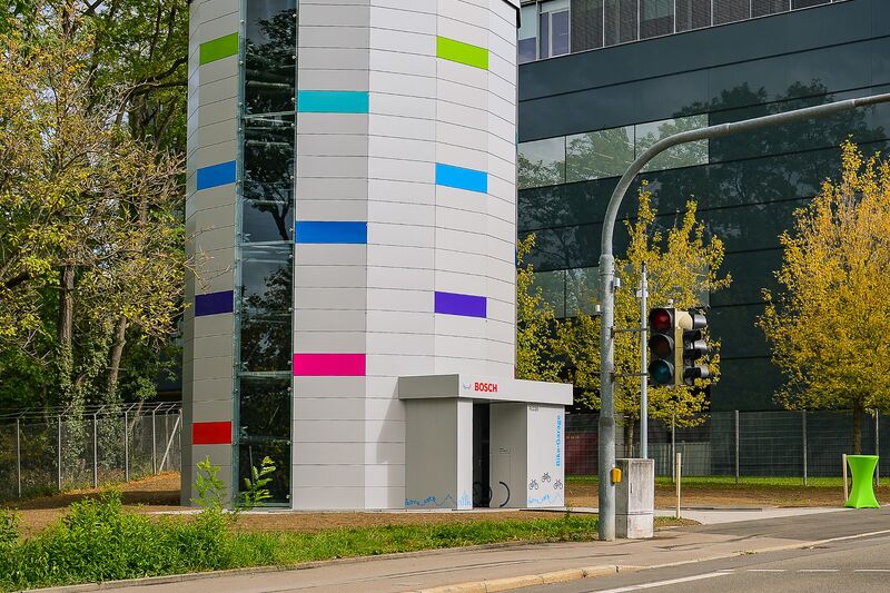 Außenansicht eines Fahrradparkturms