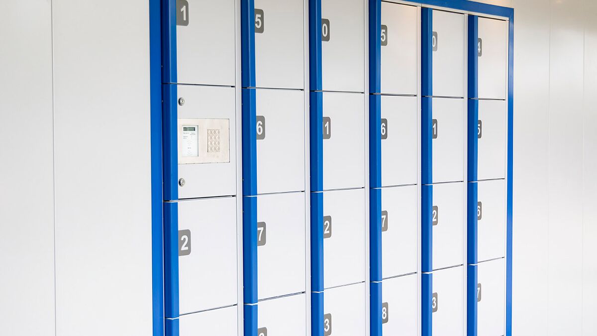 Wall with lockers