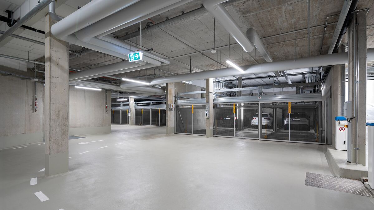 Vue d'ensemble des ascenseurs combinés WÖHR dans le parking souterrain (vue d'ensemble)