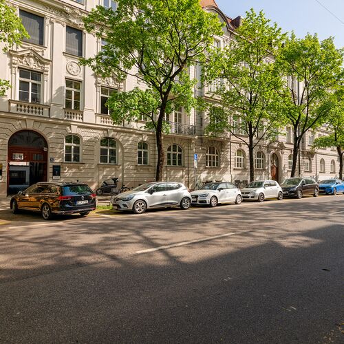 Vue extérieure du bâtiment classé situé dans la rue Franz-Joseph