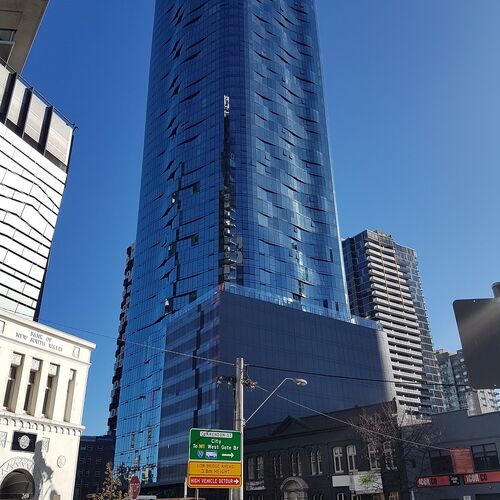 Vue extérieure du bâtiment Shadow Play dans le centre-ville de Melbourne
