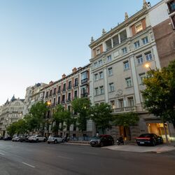 Außenansicht des Gebäudes Montalban 11 in Madrid