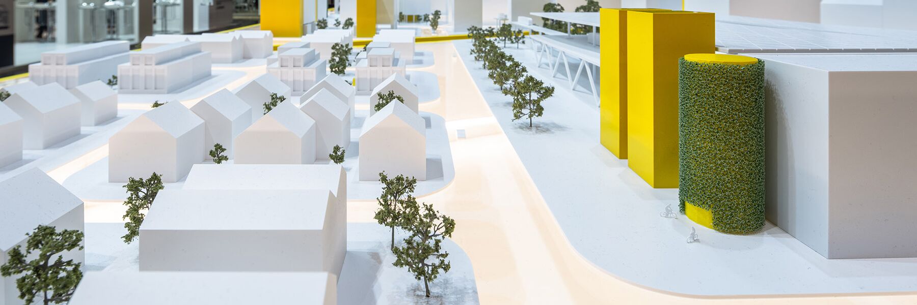 Ausschnitt aus einem Stadtmodell mit Häusern und einem modellierten Fahrradparksystem