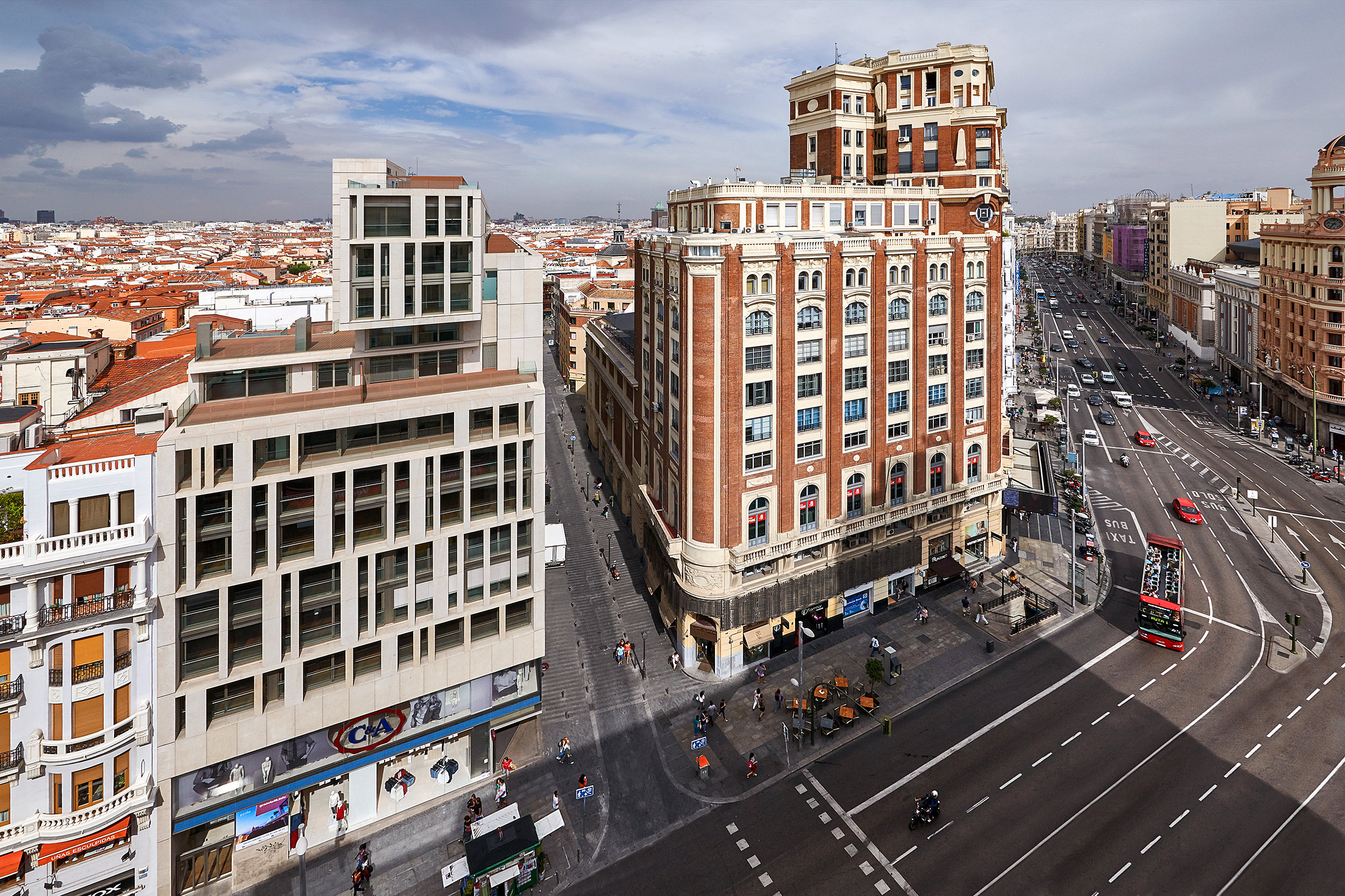 Ansicht aus der Luft auf das Haus Gran Via Capital in Madrid